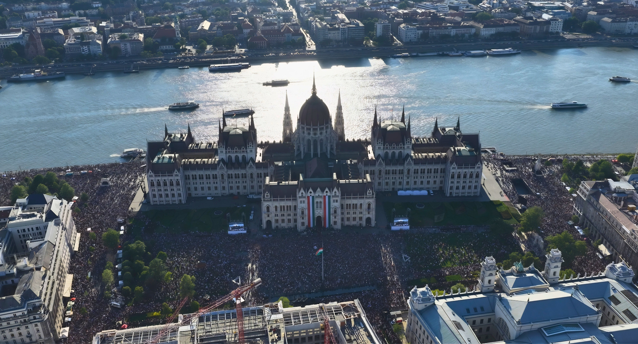 Dronshop.hu drónfelvételei az Országgyűlés alakuló ülése utáni ünnepélyes zászlófelvonáson és díszszemlén